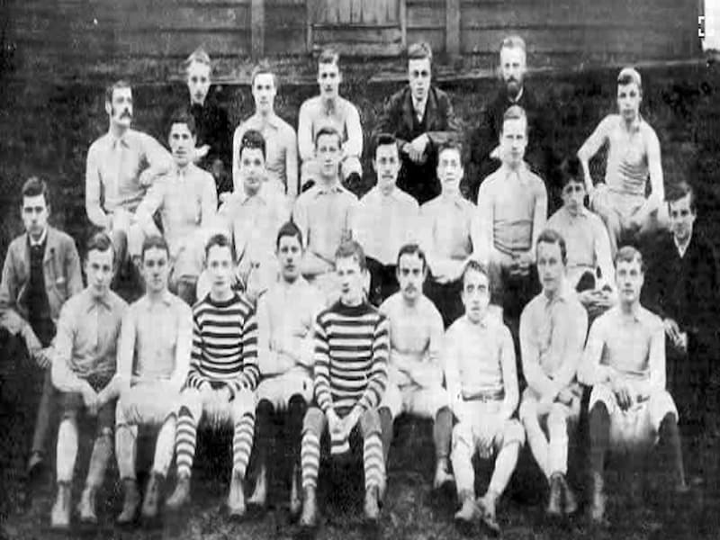 Spurs năm 1885 chụp ảnh cùng với Chủ tịch John Ripsher