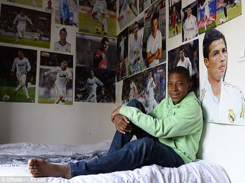 Cầu thủ Mbappe khi còn nhỏ