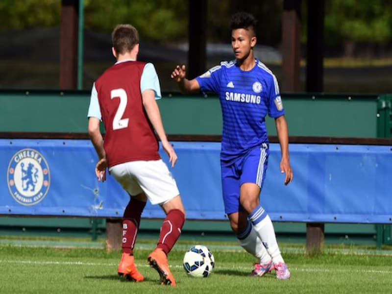 Faiq Bolkiah thời còn đang theo học học viện Chelsea.