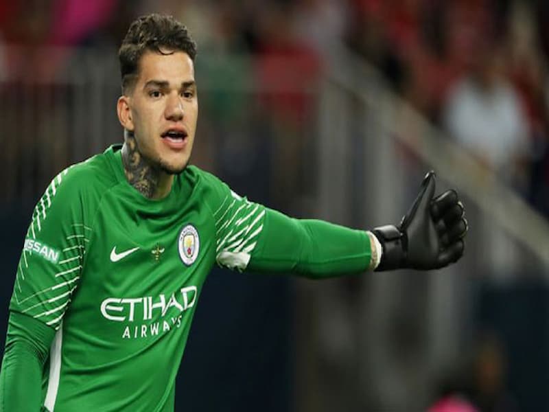 Thủ môn người Brazil Ederson sẽ trấn giữ khung thành