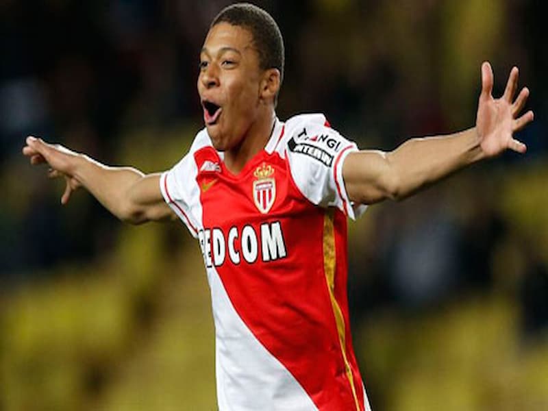 Mbappe khí kết hợp đồng với Monaco đến hết tháng 6/2019