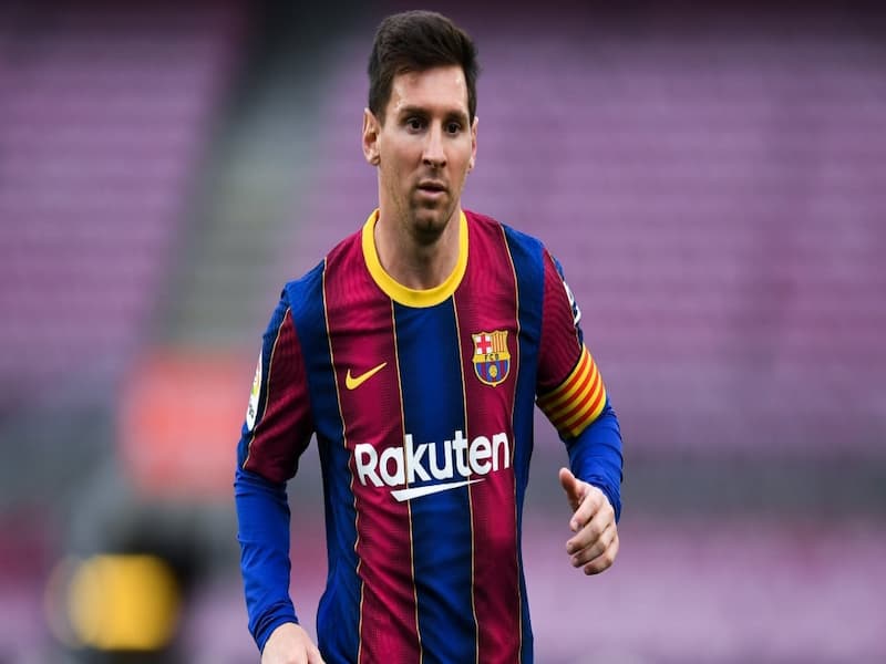 Messi khoác áo thi đấu của CLB Barcelona