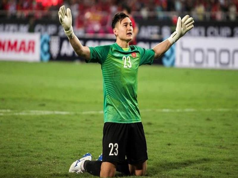 Thủ môn Văn Lâm khi bắt bóng tại U23 Việt Nam