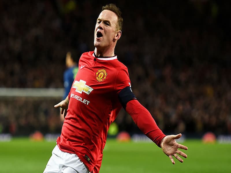 Rooney ra sân trong băng đội trưởng Manchester United