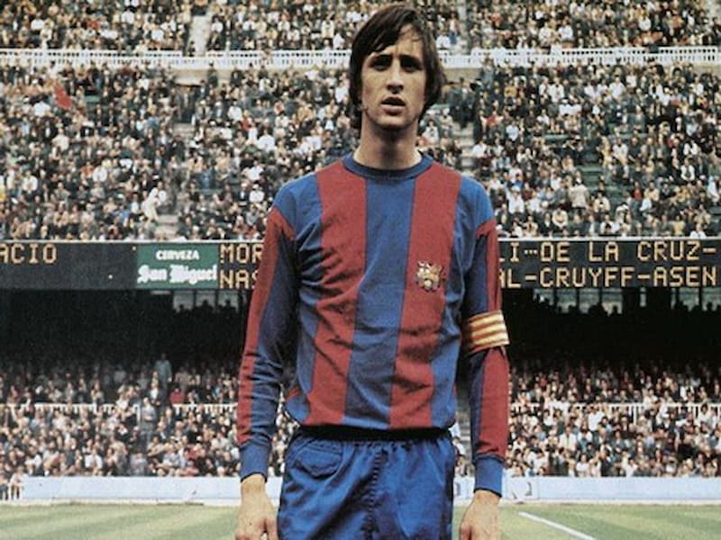 Huyền thoại Johan Cruyff trong màu áo của Barcelona
