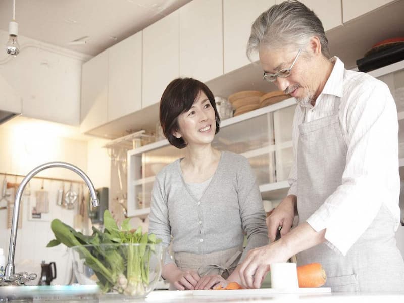 Mơ thấy bố đang nấu ăn trong căn bếp là điềm lành
