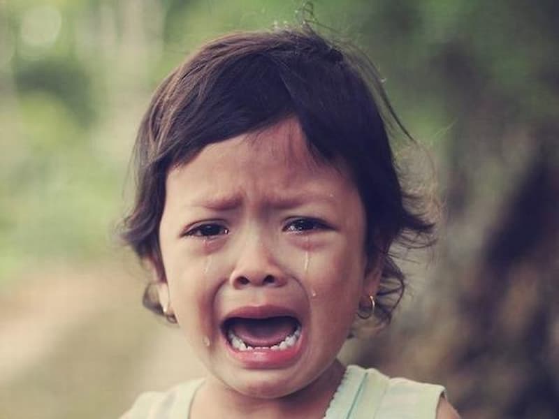 Mơ thấy em trai khóc sẽ là điềm báo không vui