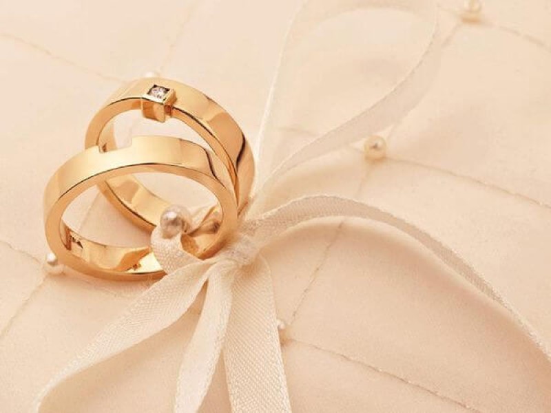 mơ thấy được tặng nhẫn vàng Mộng thấy người quen tặng nhẫn vàng