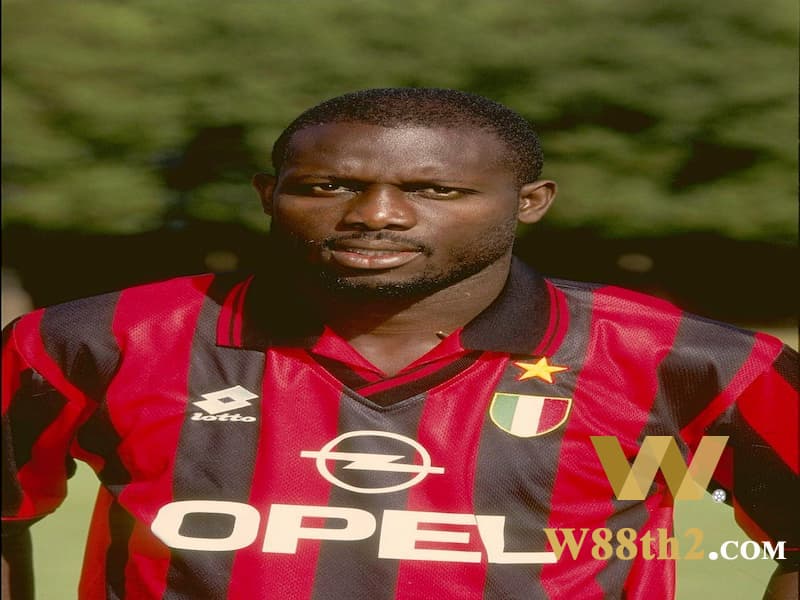 นักเตะแอฟริกันคว้ารางวัลลูกฟุตบอลทองคำ ชีวประวัติของ George Weah